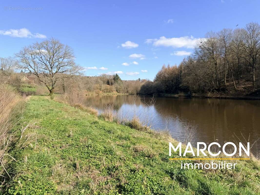 Terrain à AZAT-CHATENET