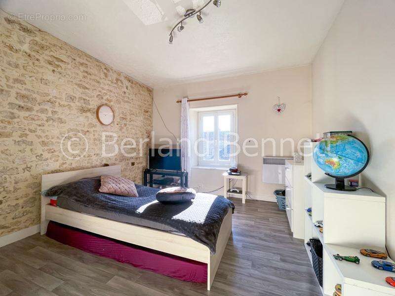 Maison à CHEF-BOUTONNE