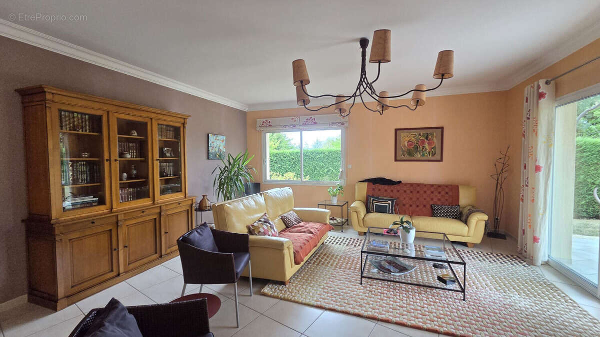 A vendre Maison Montauban , 5 chambres, piscine , jardin et double garage - photo 3