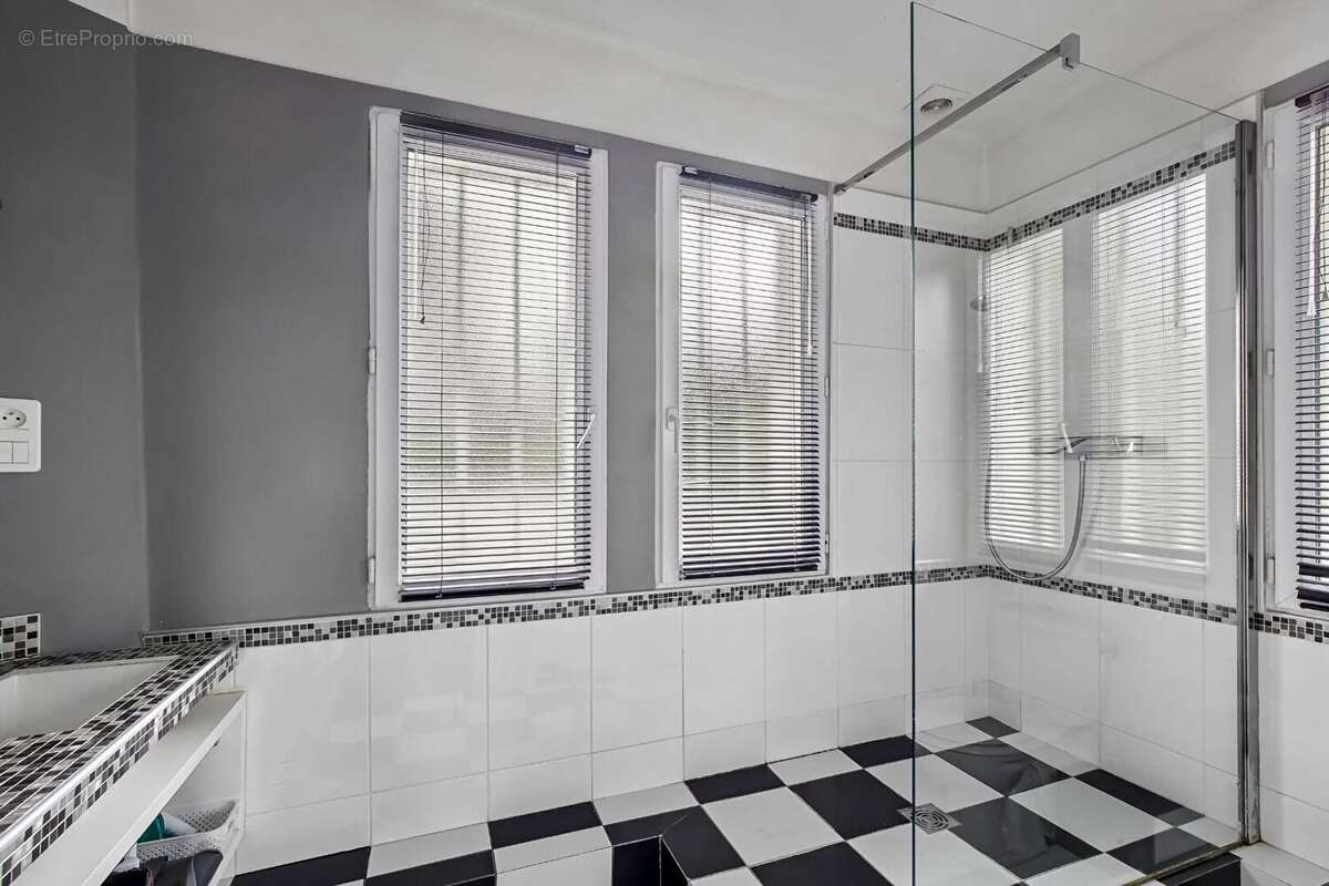 Le vesinet 15 mn rer et centre ville - maison familiale  5 chambres  - lumineuse - terrain 404 m² - photo 14