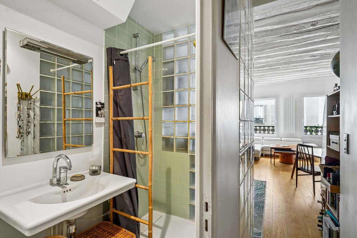 Appartement à PARIS-3E