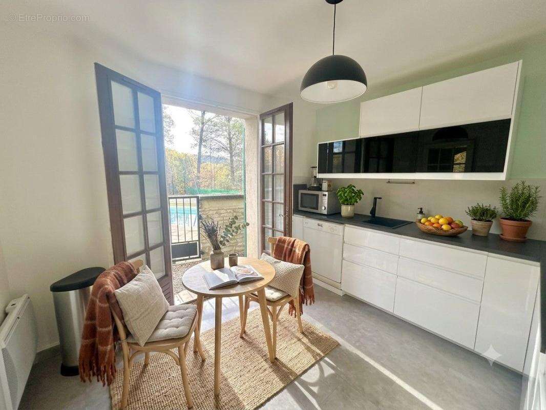 Appartement à GREOUX-LES-BAINS