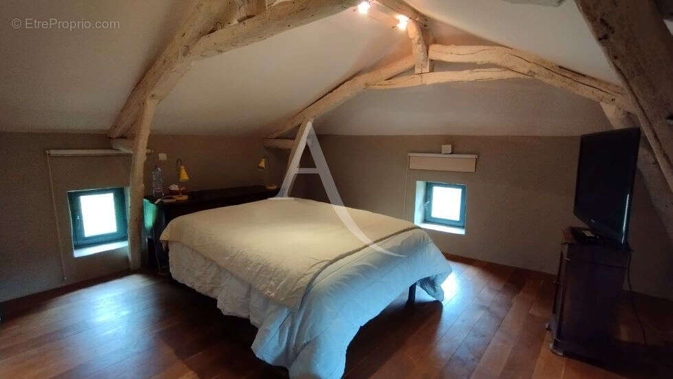 Maison à LES JUNIES