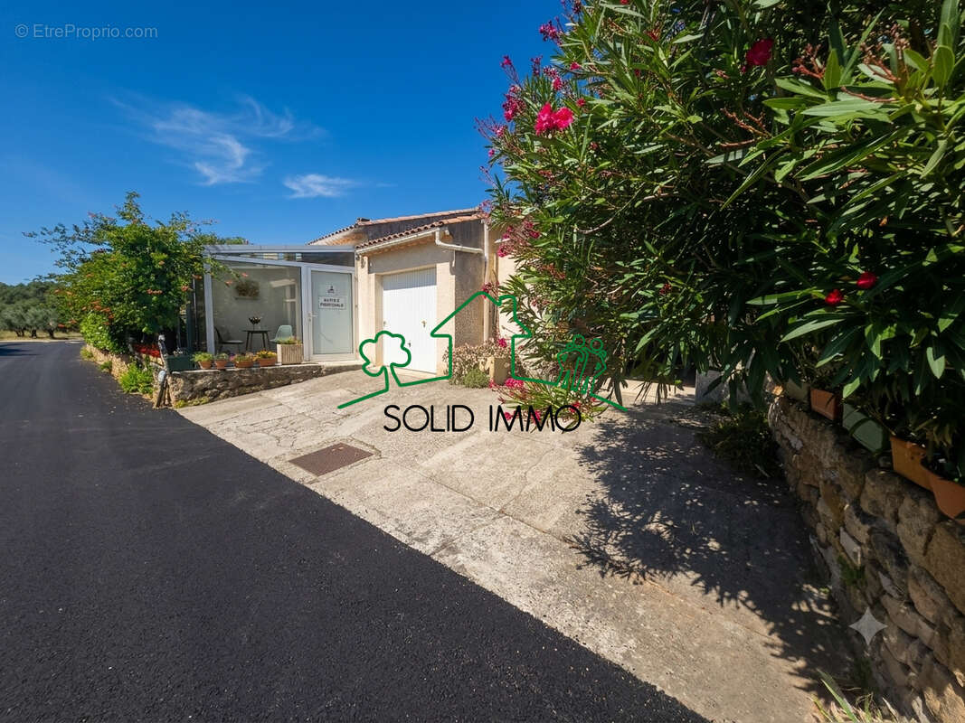 Charmante villa de plain-pied avec jardin verdoyant et double garage - photo 2