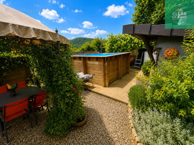 Maisonavec jardin et piscine - photo 1