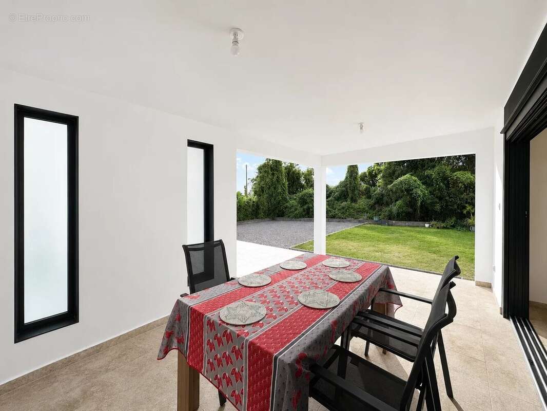 Maison 70 m² à Le Tampon  - photo 4
