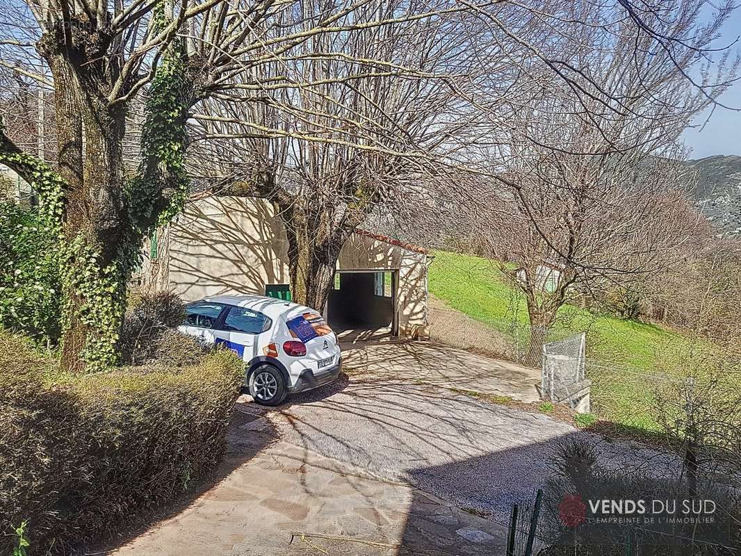 Maison à CASTANET-LE-HAUT