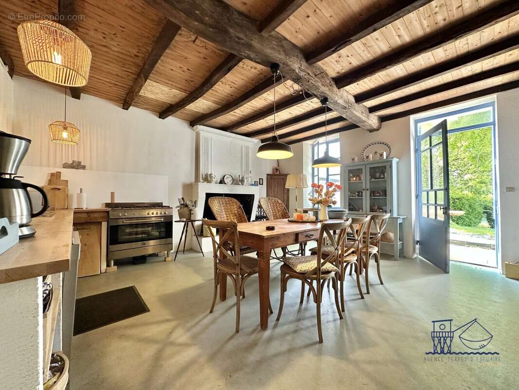 Maison à SAINT-MARTIAL-DE-MIRAMBEAU