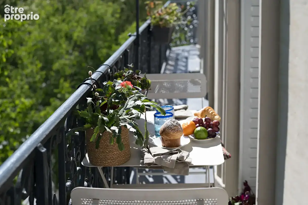 Angle rue rocroy - élégant appartement parisien avec ascenseur . balcon filant .vue dégagée - photo 4