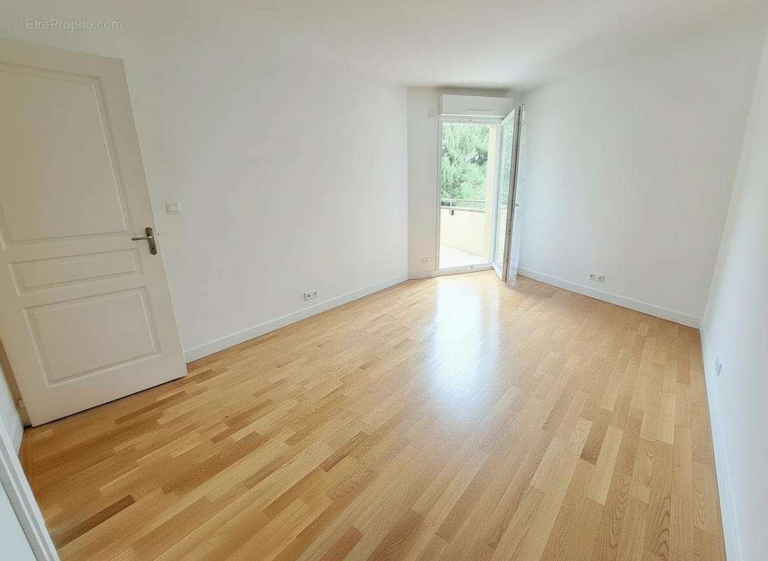 Appartement T3 avec terrasse et stationnement  place Ney - photo 5