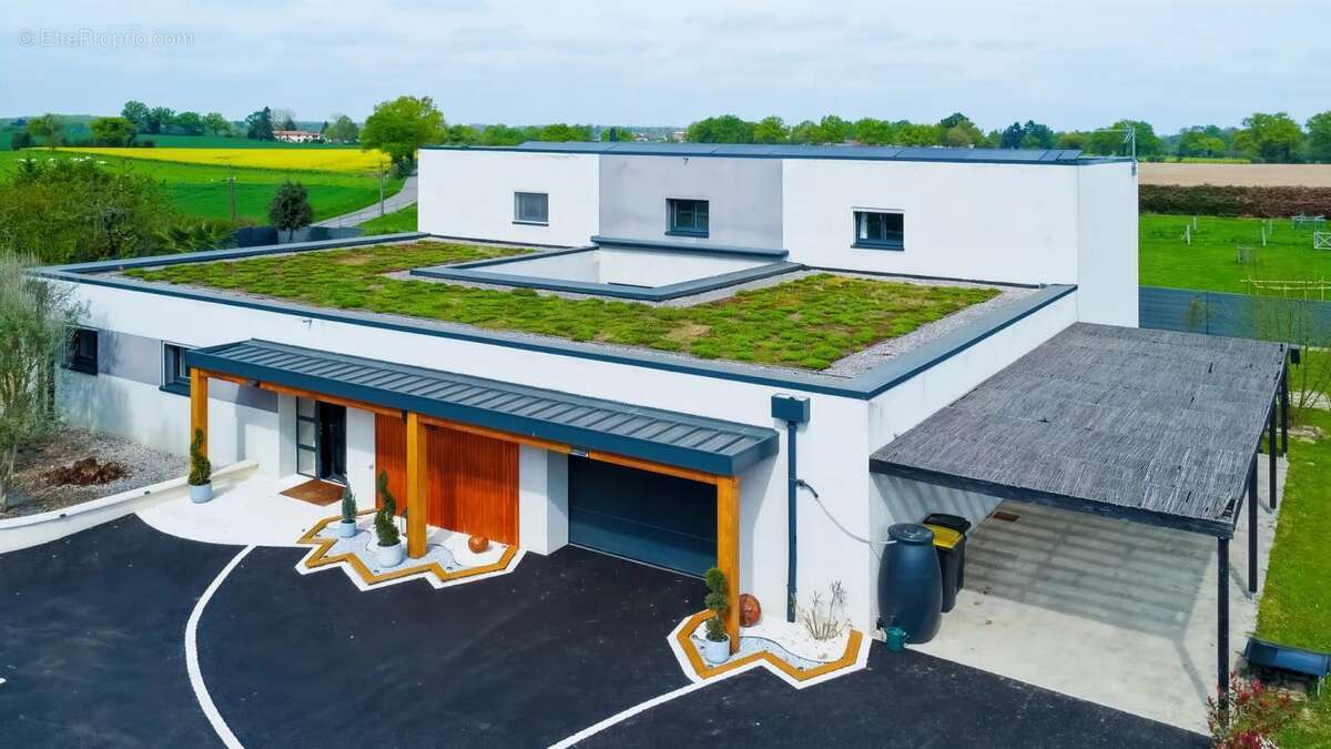 Maison à DOMPIERRE-SUR-VEYLE