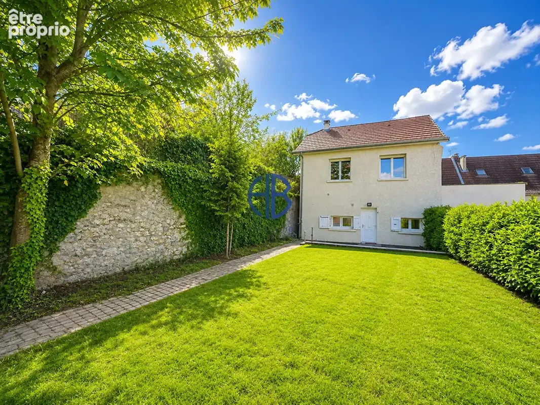 Charmante maison individuelle rénovée de 102,41 m² au coeur du village des Avenières - photo 3