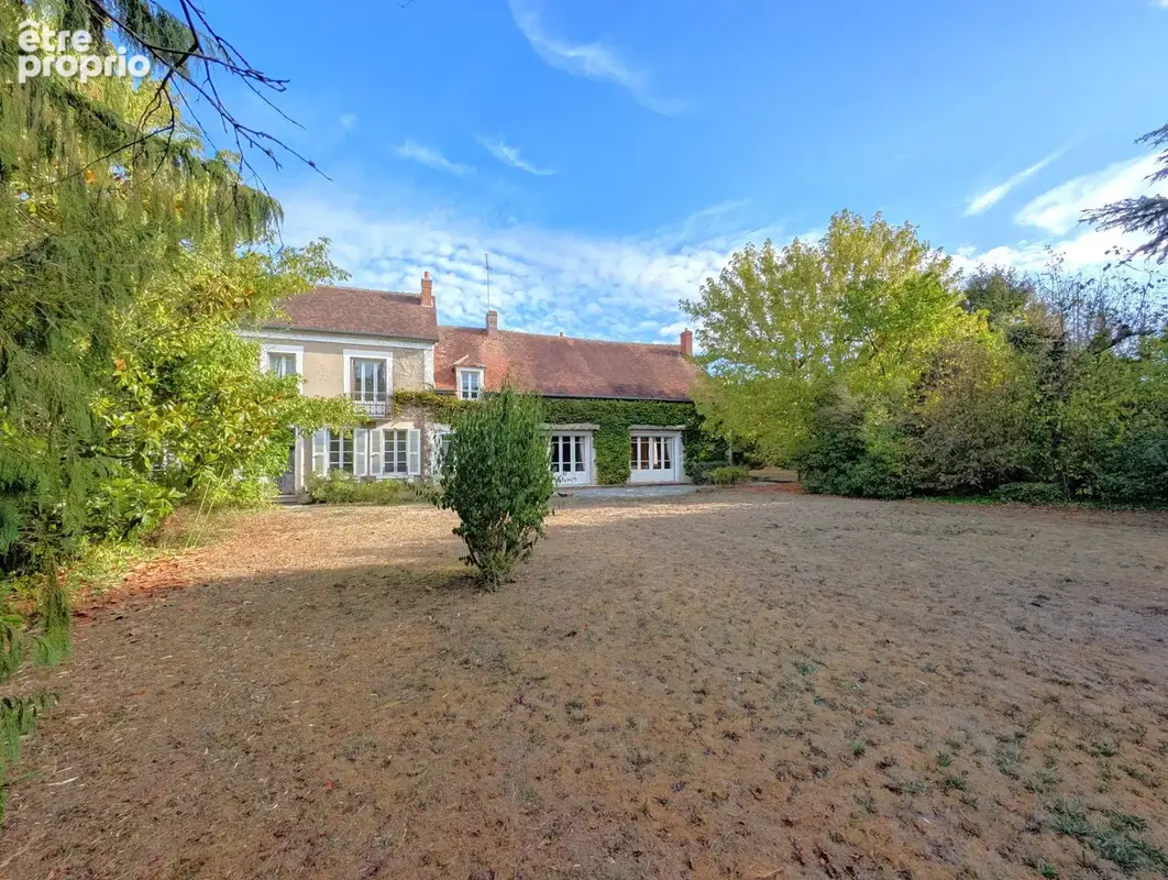 Entre Auxerre et Joigny sur la commune de Beaumont, propriété de 335m2 habitable, dépendances et jardin de 324 - photo 2