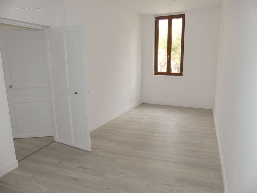 Appartement à FONTVIEILLE