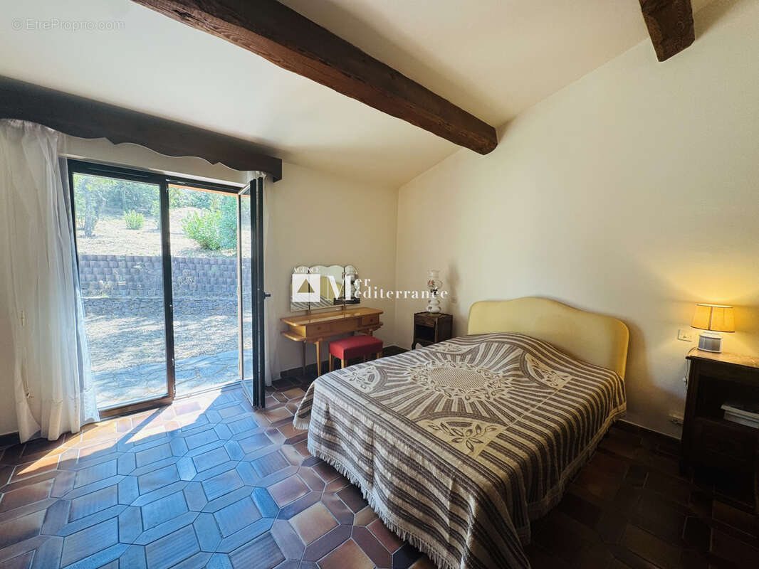 À vendre - propriété de 5,6 hectares, maison de plain-pied + appartement sur la môle (83310) - photo 18