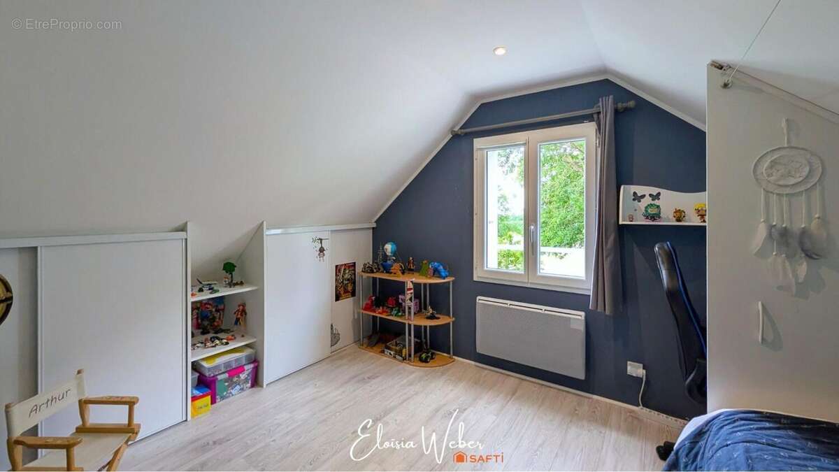 Maison 99 m² à La Chapelle-Saint-Laud  - photo 9