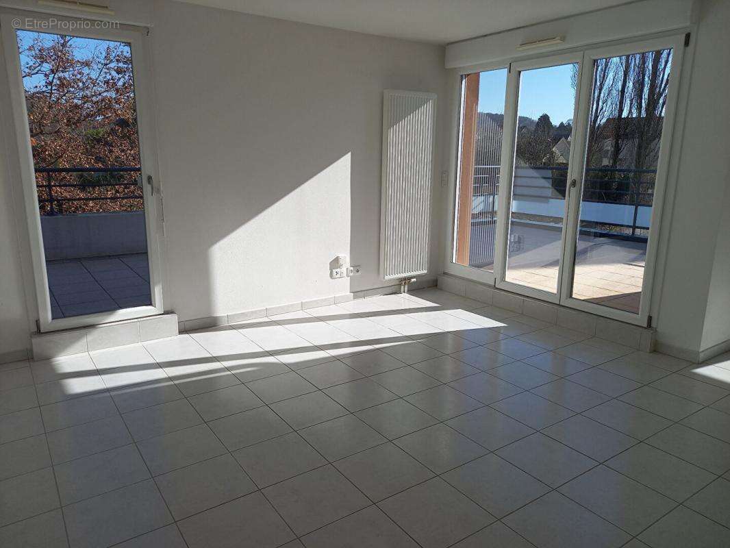 Appartement à MISEREY-SALINES