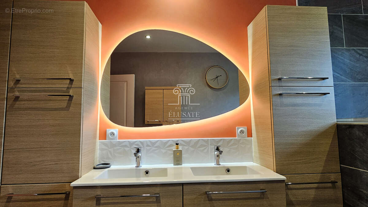 Maison à VIC-FEZENSAC