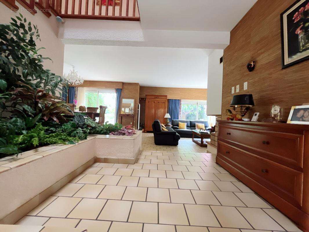Charmante villa familiale de style Architecte de 184 m² sur un terrain 4 faces piscinable dans un secteur très calme - photo 9