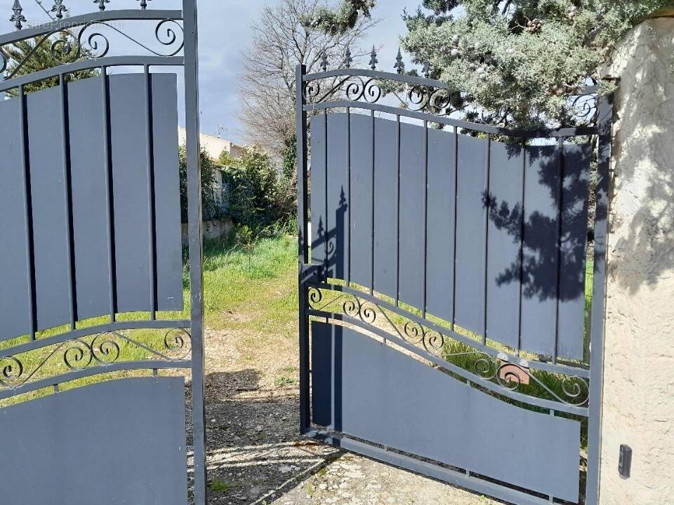Terrain à TRETS