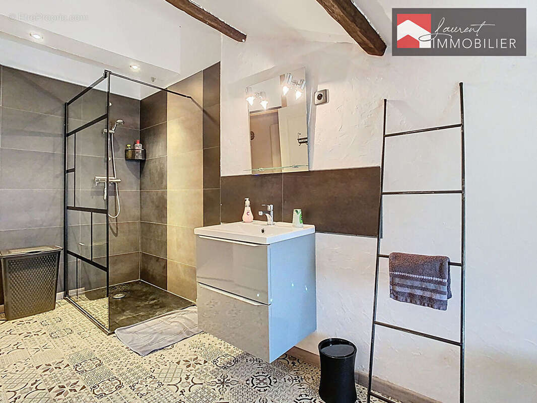 Maison à CHAVANNES-SUR-REYSSOUZE