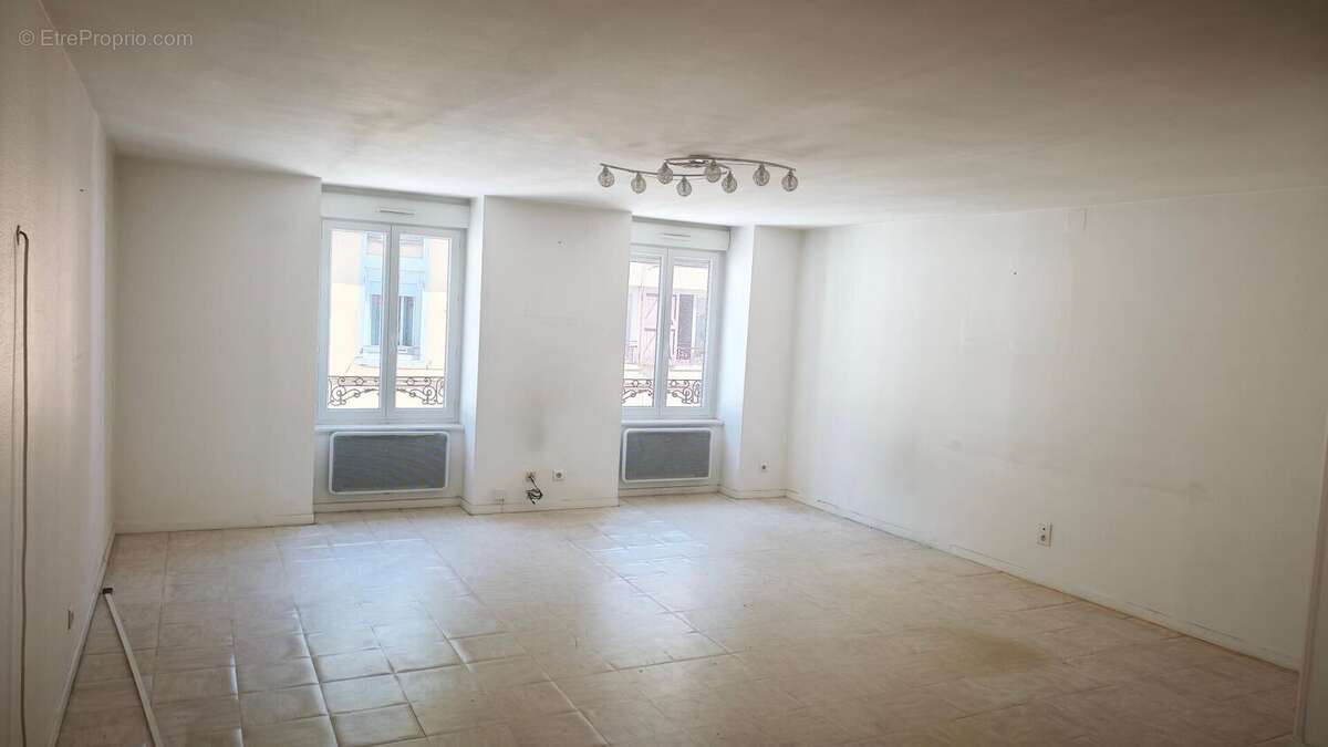 Appartement 280 m² à Saint-Rambert-En-Bugey  - photo 4