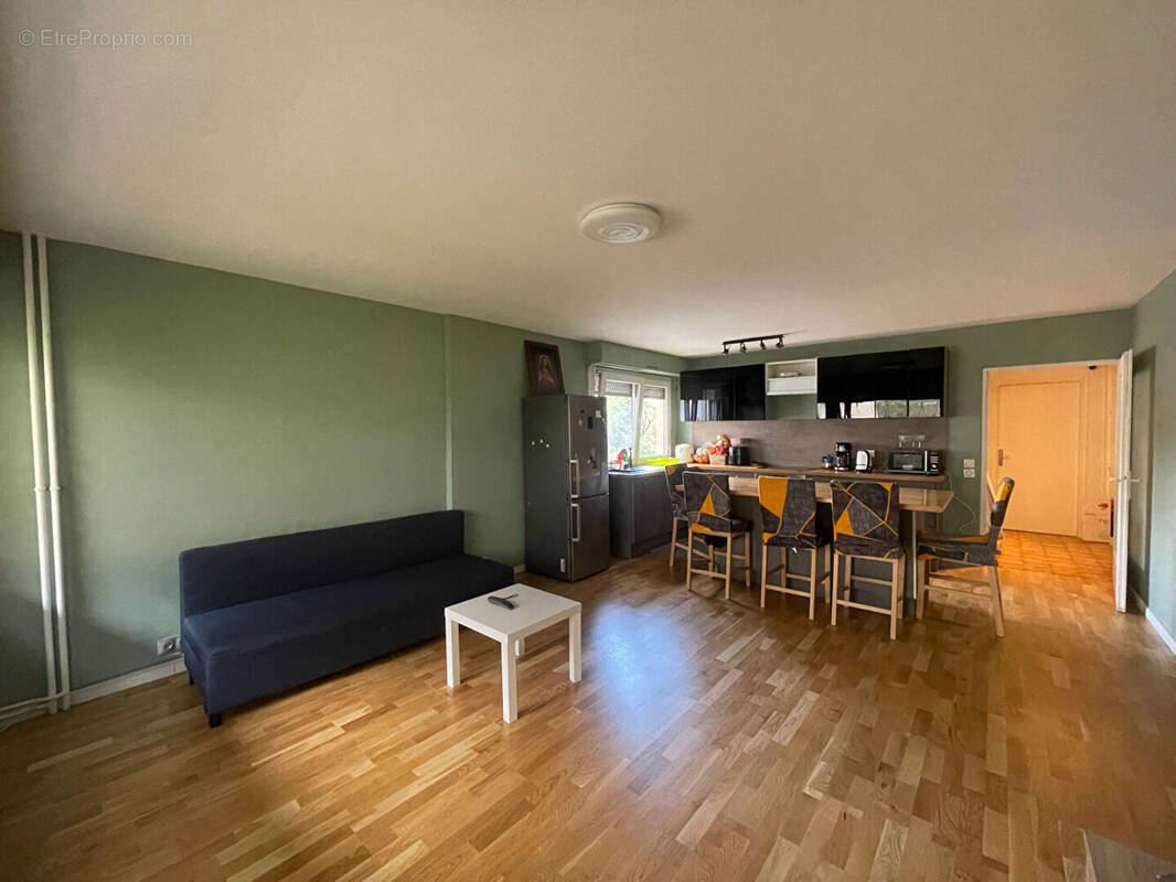 Appartement à ETREMBIERES