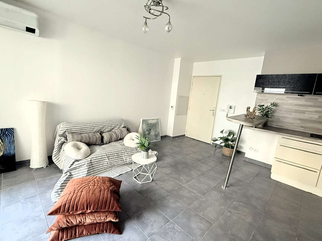 13010   La Capelette beau T2 plus terrasse dinatoire au calme plus parking boxable (prix en sus). - photo 3