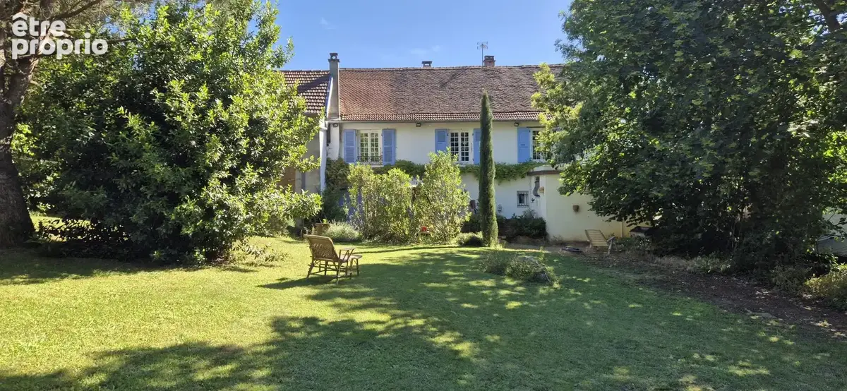 Bâtisse de 140 m2 habitables sur parce de 3375 m2, avec garage, grange et caves. - photo 6