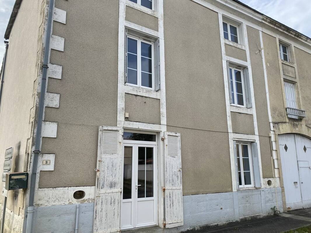 Maison à CHATEAU-GARNIER