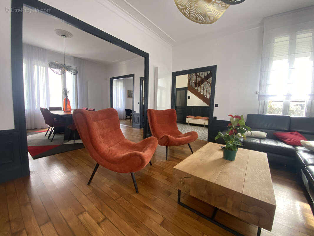 Nouvelle exclusivité centre ville etampes maison de caractere  240 m2 5chambres - photo 4