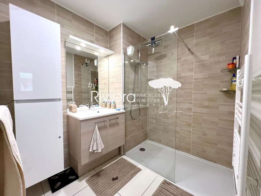 T2 avec terrasse piscine et double garage ! - photo 8