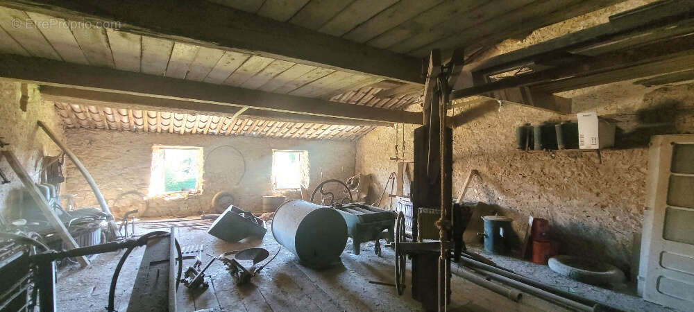 Autre à MAILHAC