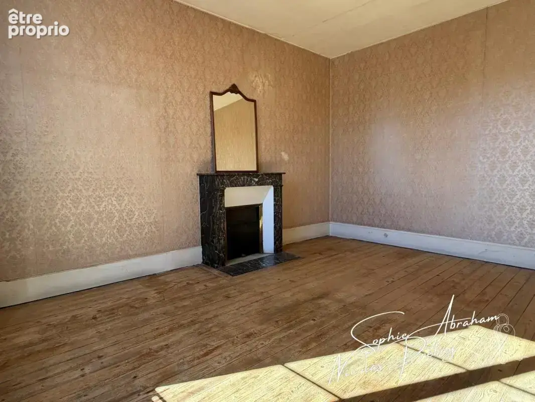 Maison de ville avec dépendances et fort potentiel en centre-ville de Toury - photo 3