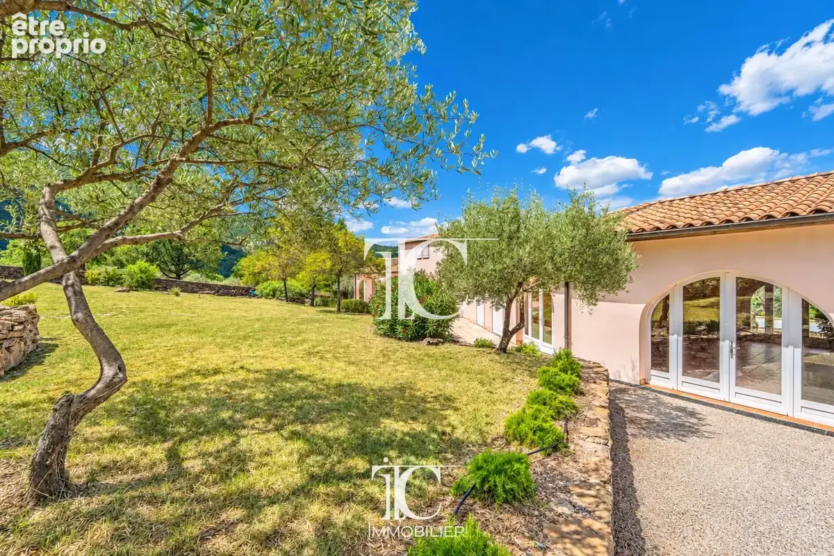 Les vans - villa de plain pied 146m²,secteur calme et verdoyant, 5825m² de terrain, piscine. - photo 3
