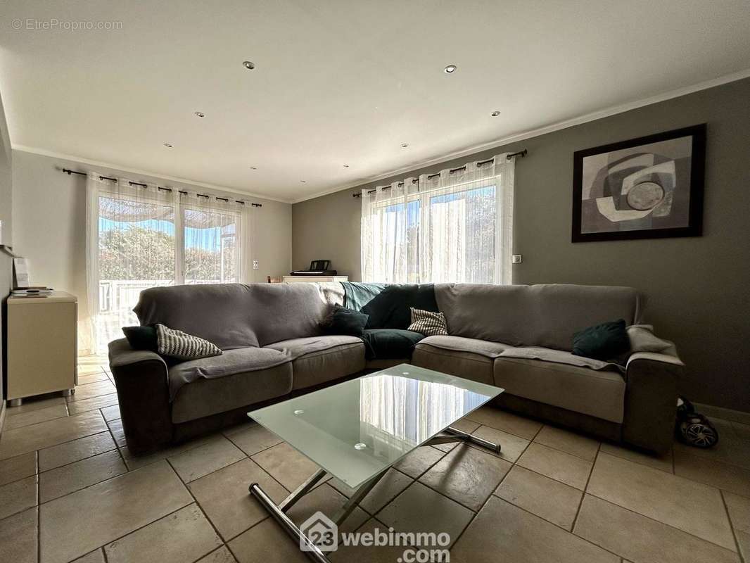 Baies vitrées à galandage - Maison à TALASANI