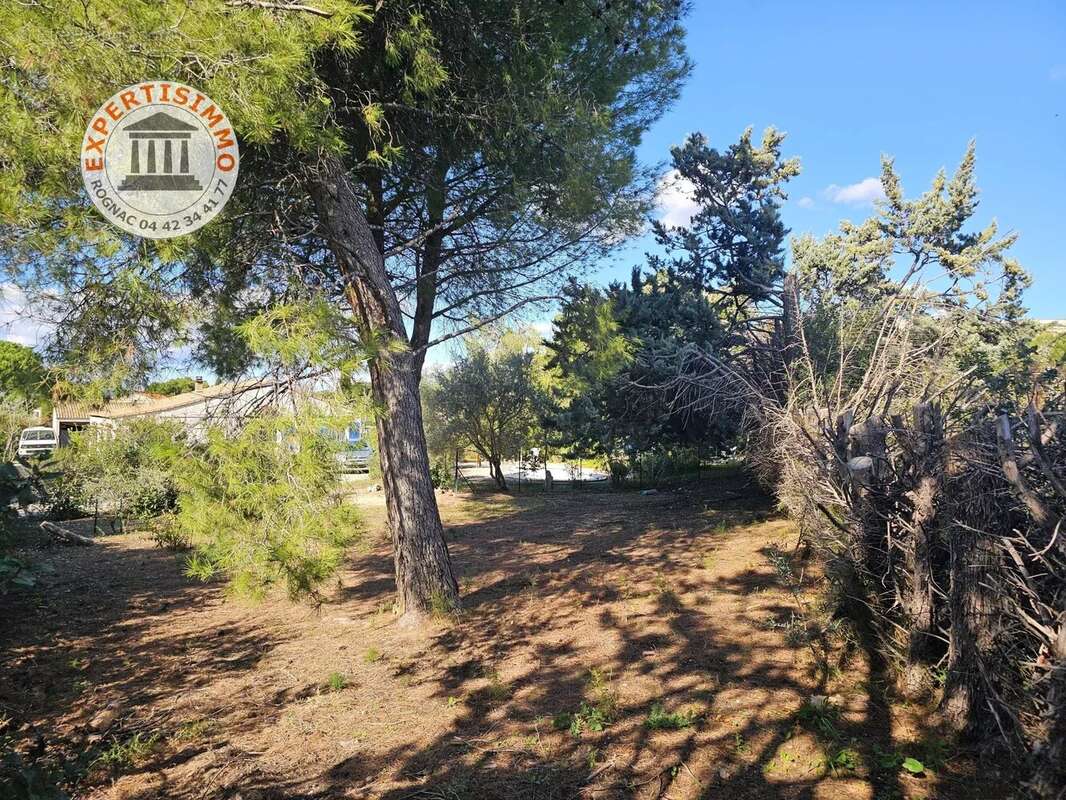 Terrain à ROGNAC