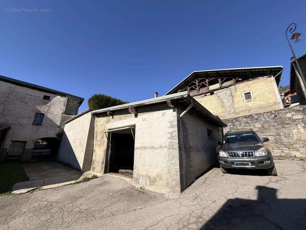 Maison à LES CHAPELLES