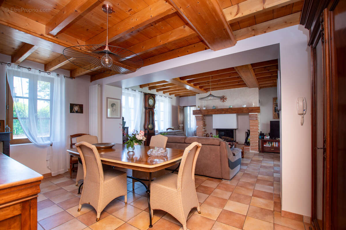 Maison à SAINT-CLAR-DE-RIVIERE