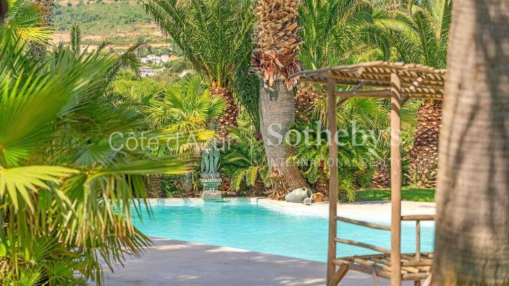 Grimaud villa provençale de charme avec piscine, jardin paysager et cinq suites - photo 17