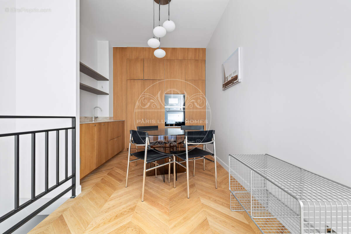 Superbe loft avec verrière à Paris 1er ! - photo 6