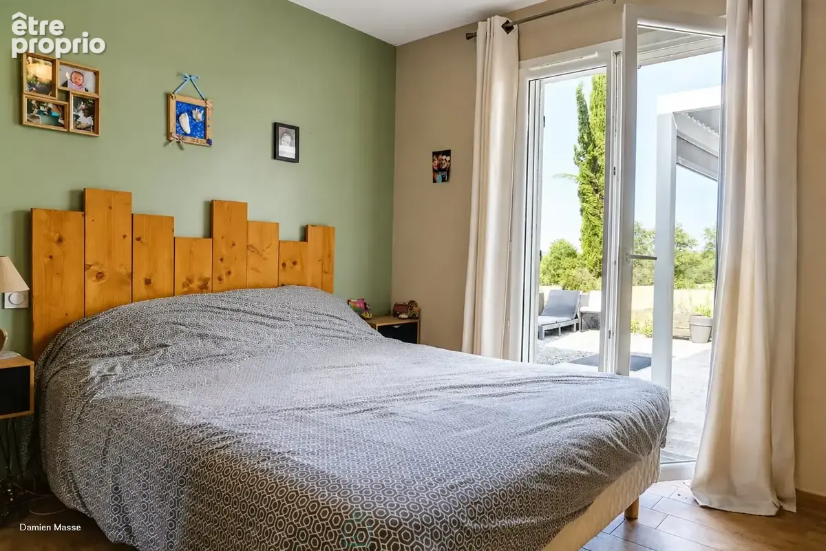 Villa contemporaine construite selon les normes techniques environnementales dans le coeur du Périgord vert. - photo 12