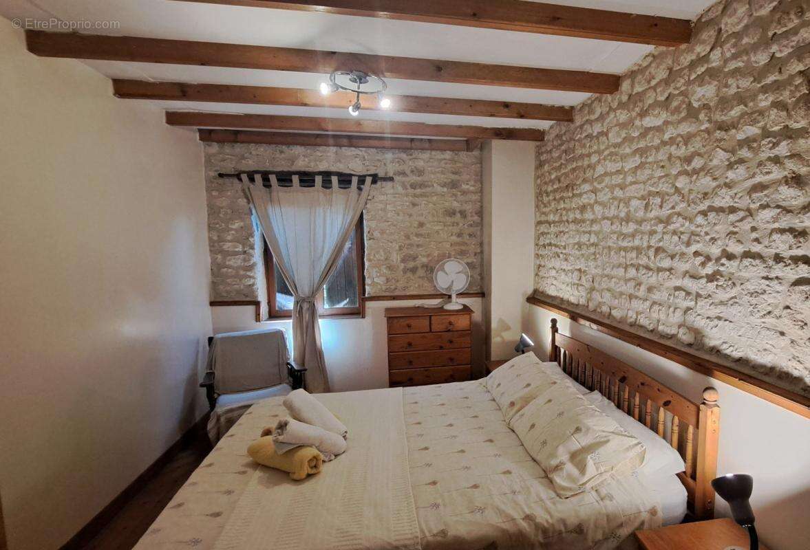 Maison à SAINT-PIERRE-DE-JUILLERS