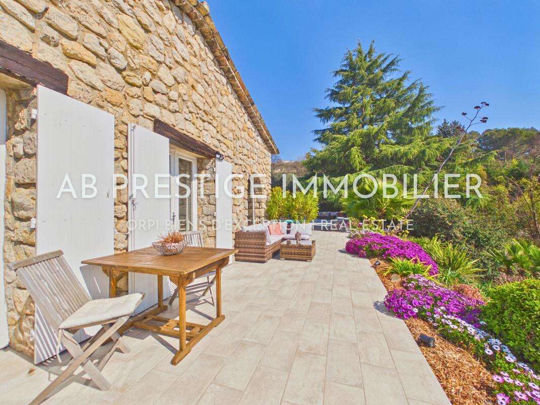 Propriété de charme - calme absolu - domaine rénové - piscine d'exception - idéal grande famille ou projets de chambres d'hôtes  - photo 8