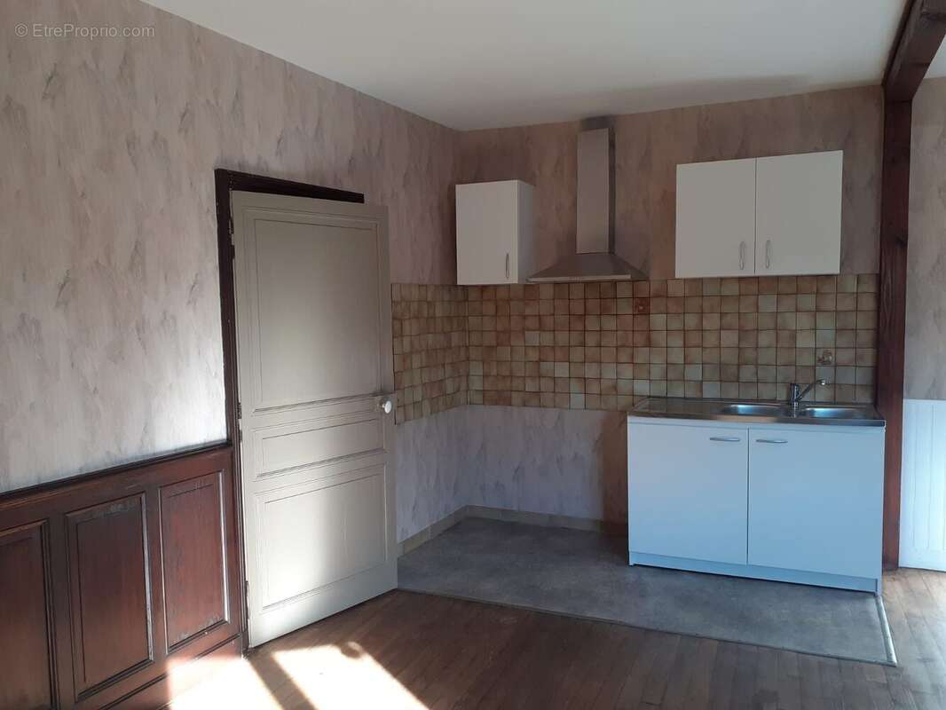 Commerce à SEREILHAC