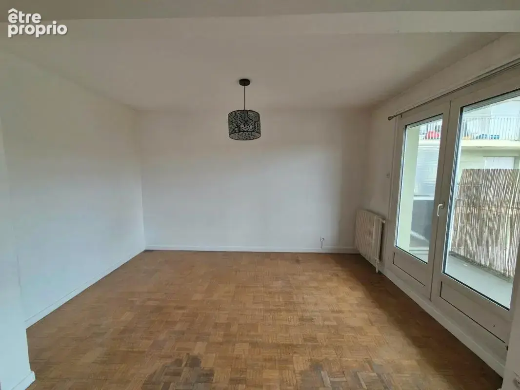 T4 entièrement rénové dans une petite copropriété. Balcon profitable carrelé - photo 13