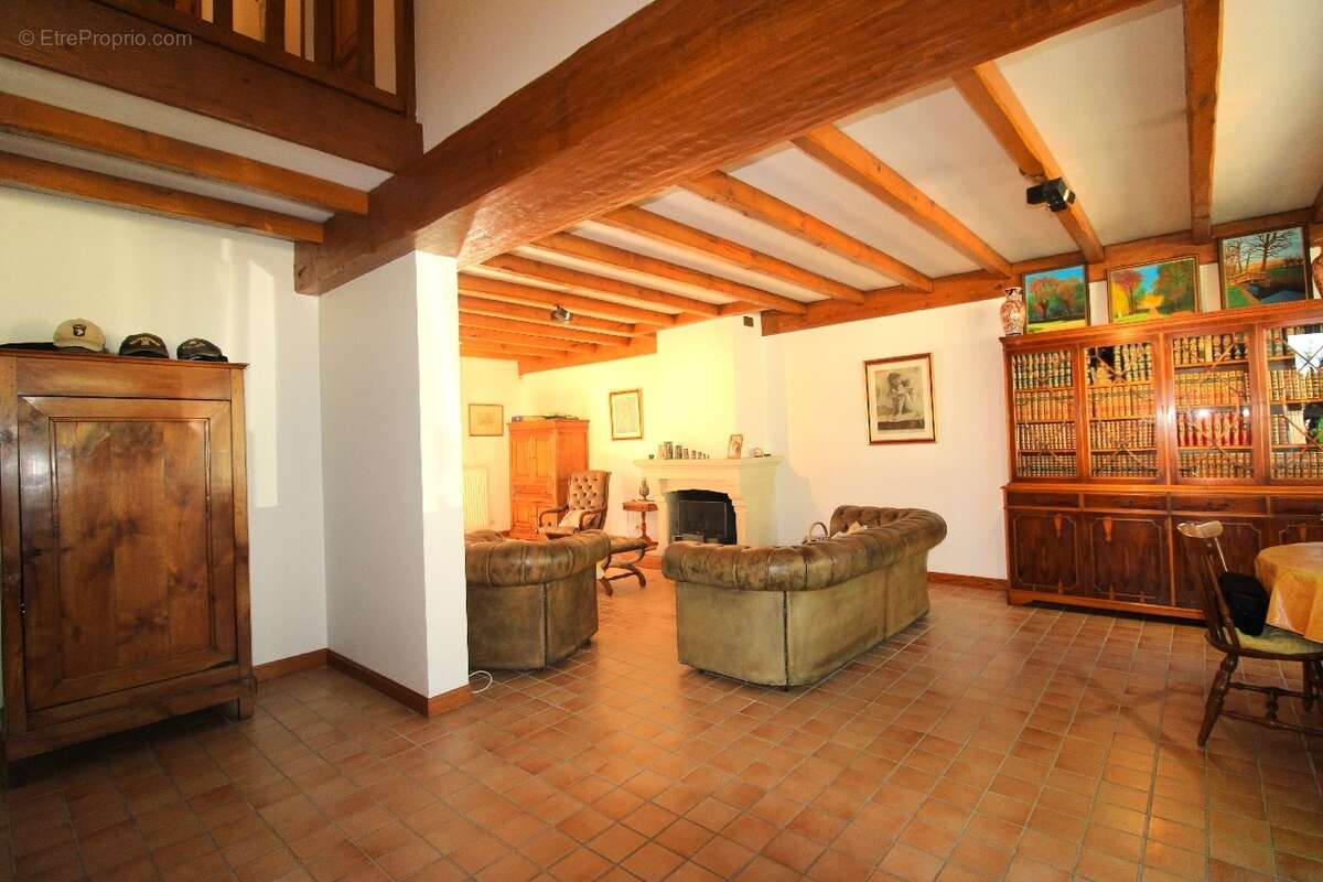 Maison à MANDRES-LES-ROSES