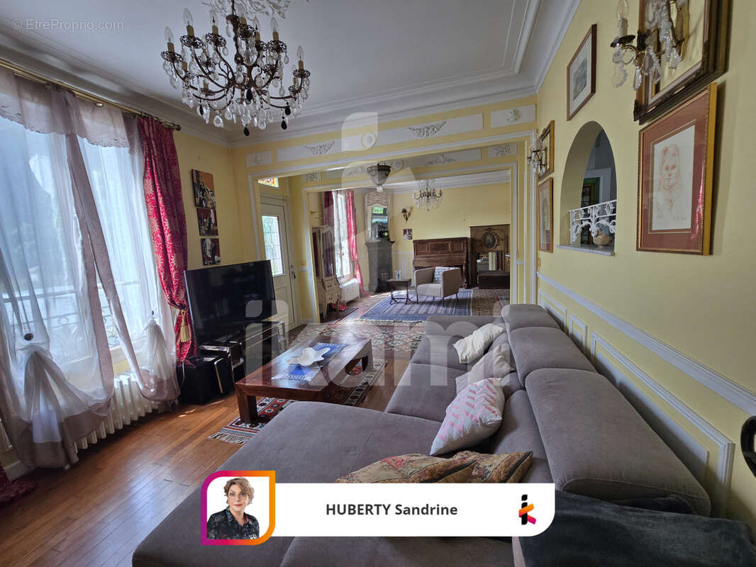 Livry Gargan, secteur Jacob grande maison de 220 m2 idéal artisan ou profession libérale - photo 6