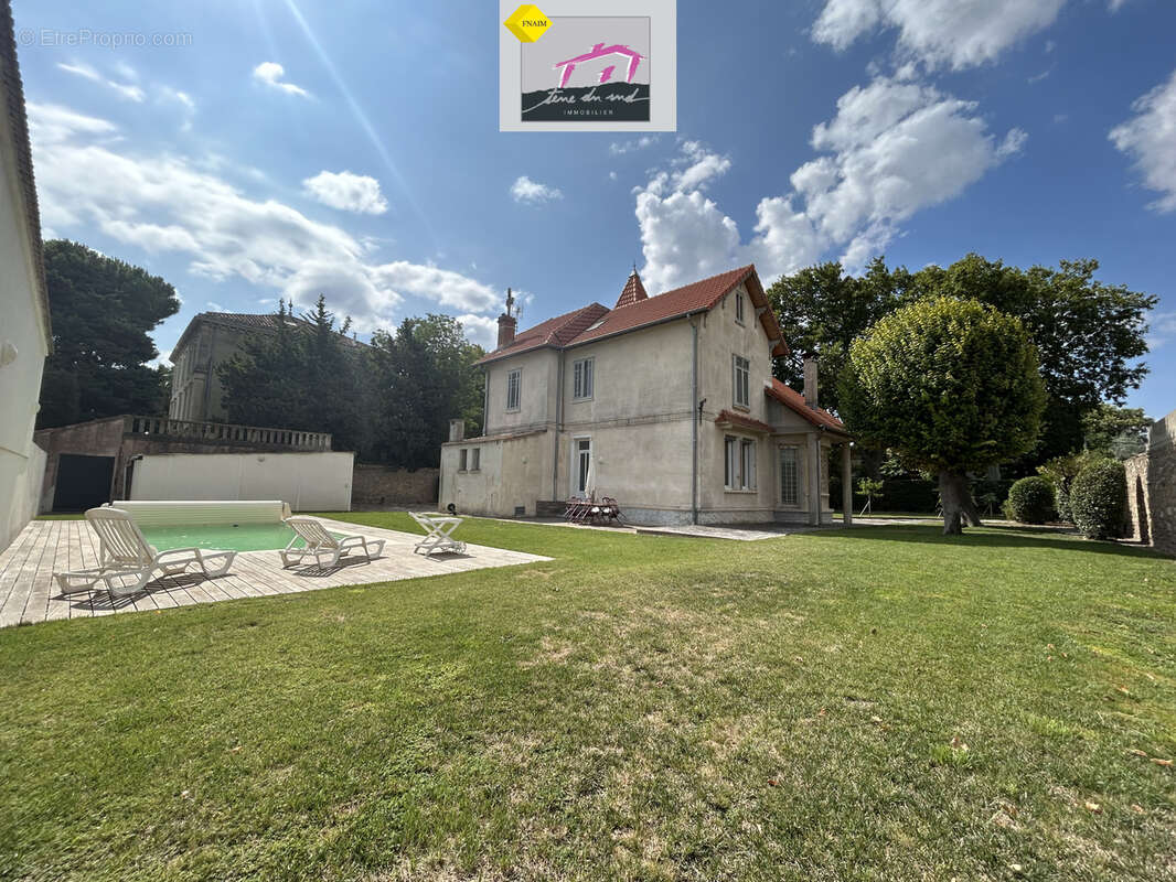 Maison bourgeoise au cœur d'un magnifique terrain avec piscine. - photo 3