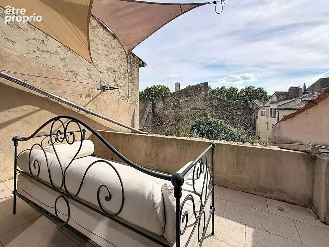 CUCURON - Maison de village rénovée de 175 m² avec terrasses, annexe et caves - photo 9
